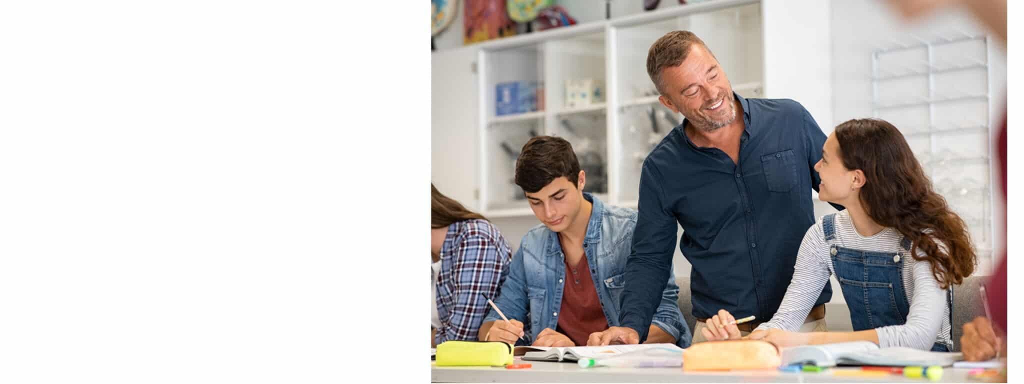 YKS öğrencisinin sorusunu cevaplayan öğretmen