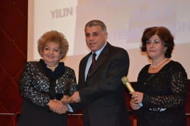 Matematik Dünyası ödül töreni, sahnede ödül takdimi
